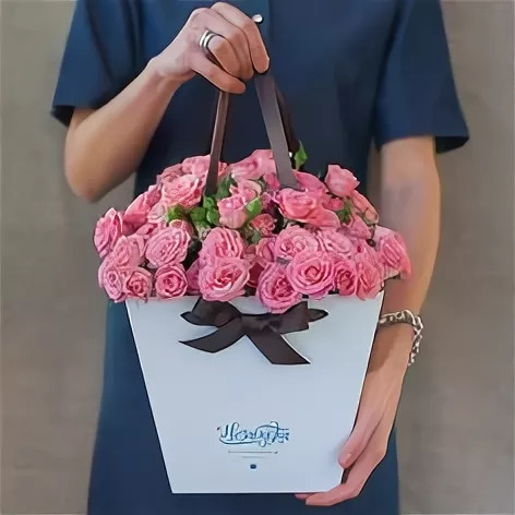 Как выбрать оригинальные цветы для девушки?